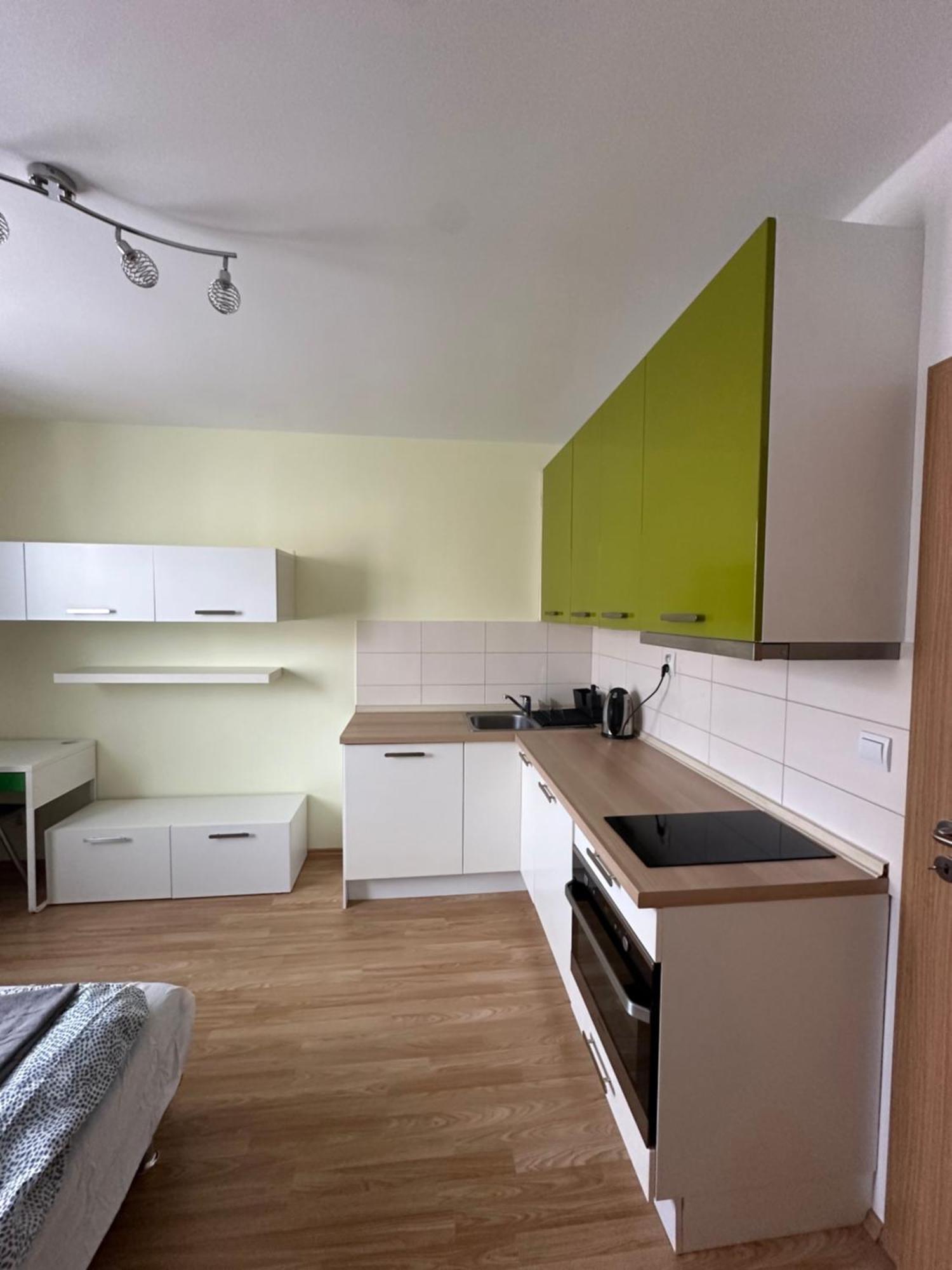 Private Apartment 1Km From Center Bratislava Exterior photo